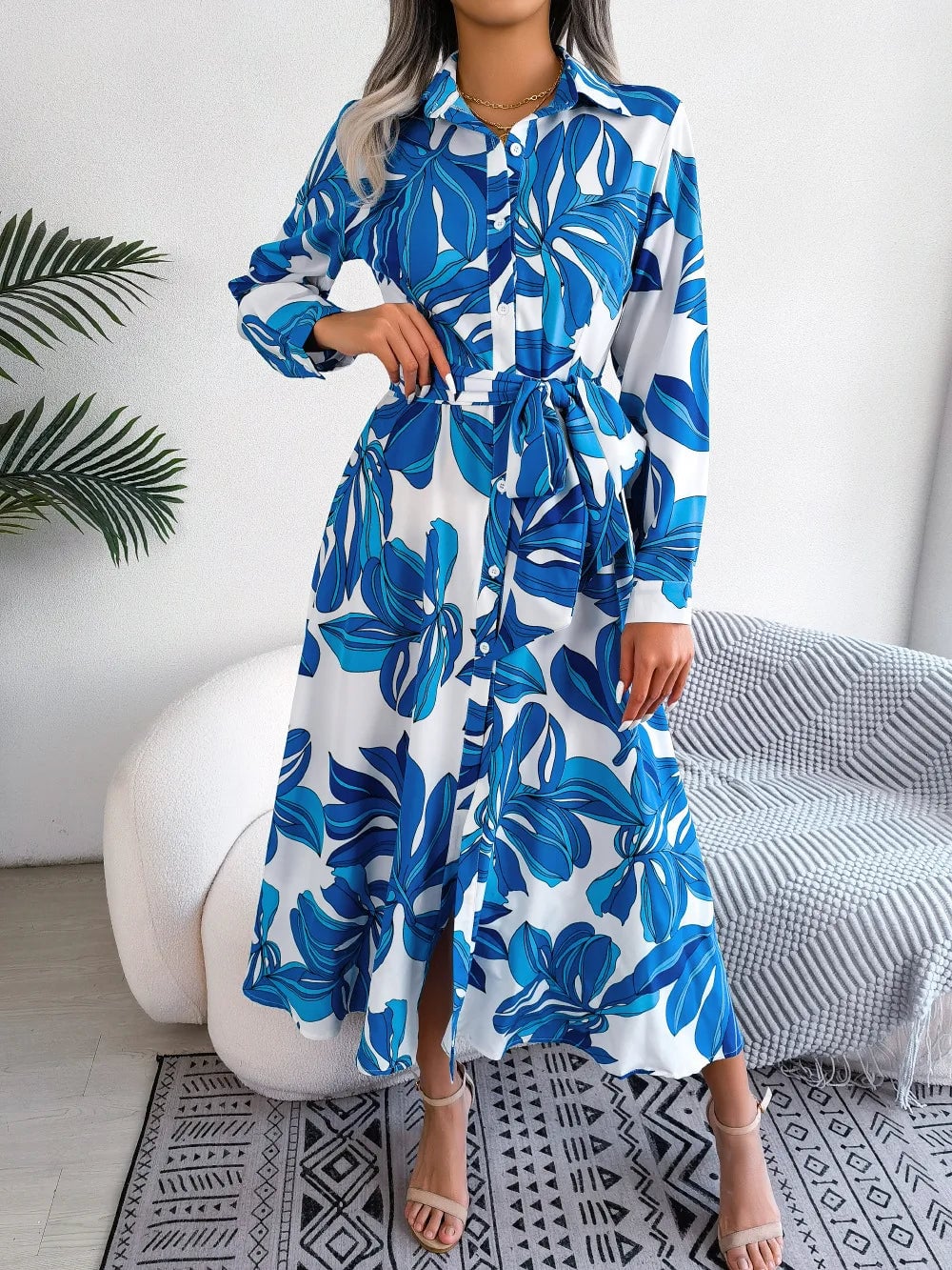 Ingrid Kjole til damer med revers med knapper og blomsterprint, billede 1