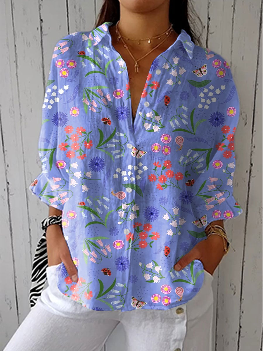 Jasmin Bluse til damer med løs pasform med V-hals og blomsterprint og allover print i lilla, billede 1